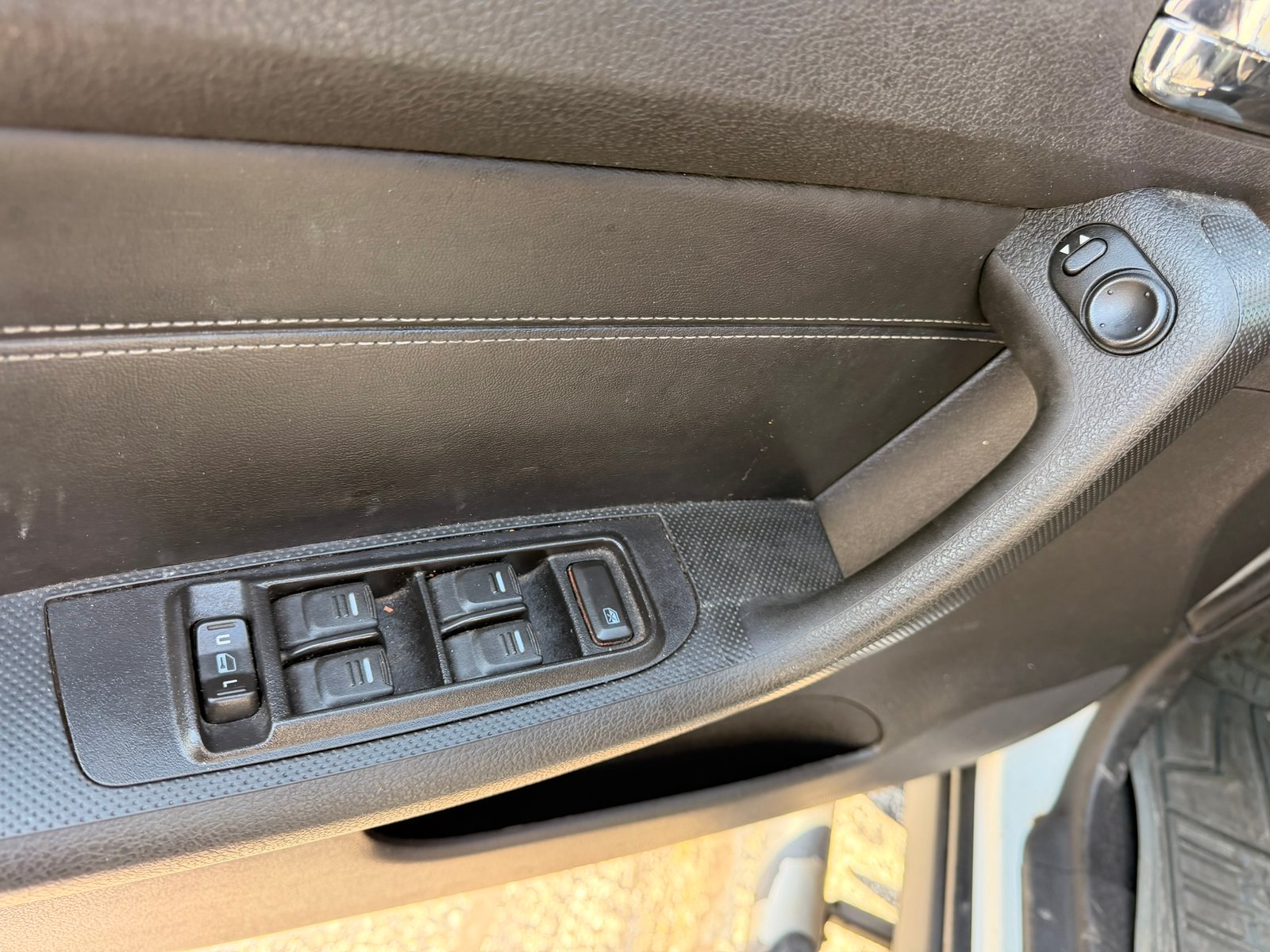 2006 HUMMER H3 - Image 15
